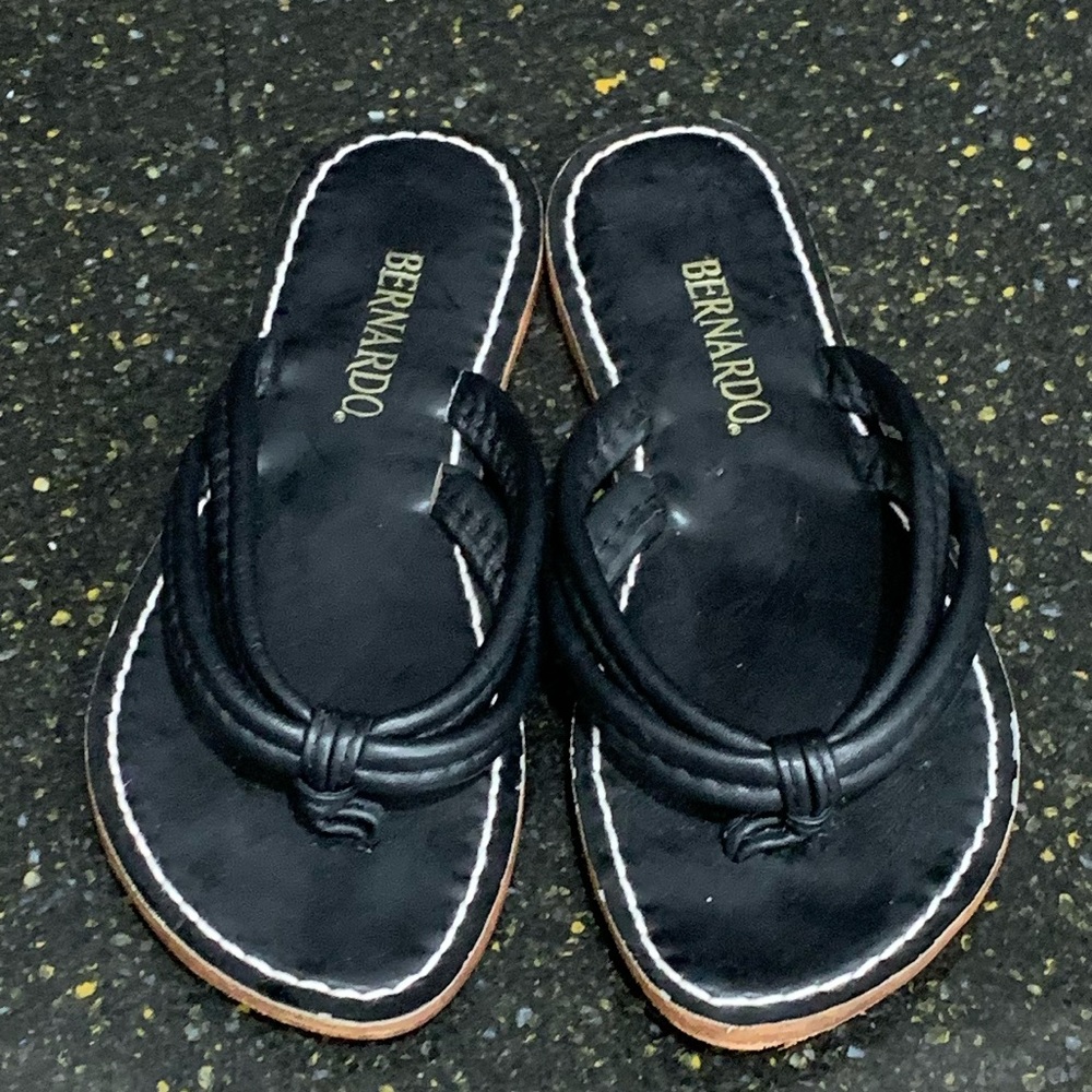 Bernardo Miami Black Leather 2 Strap Sandals 7M